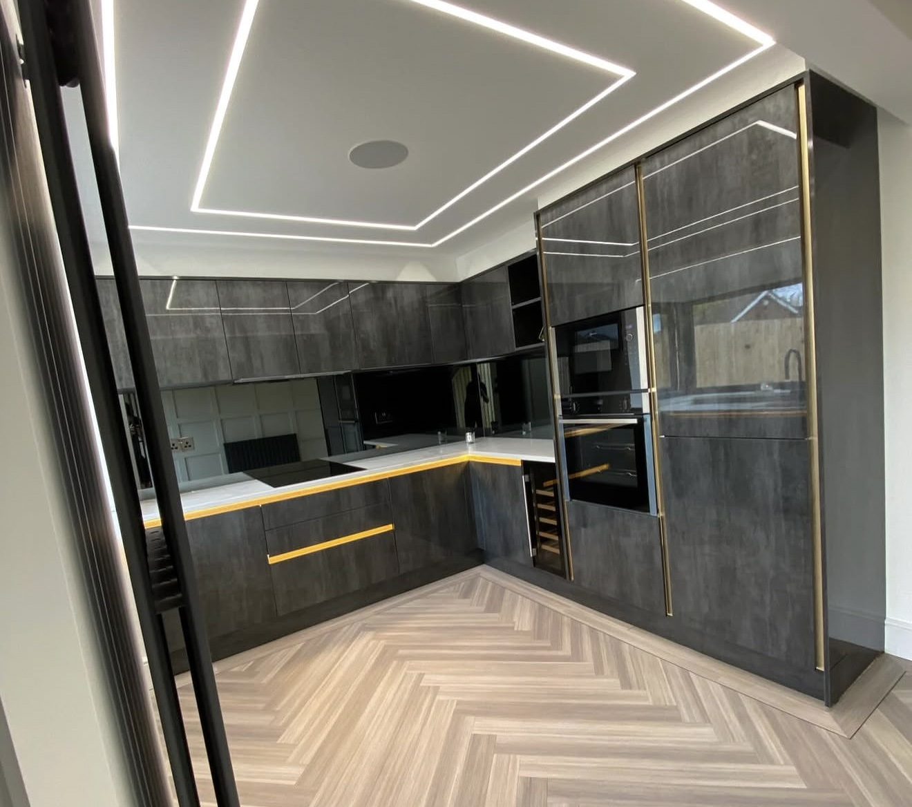 Border running along kitchen units